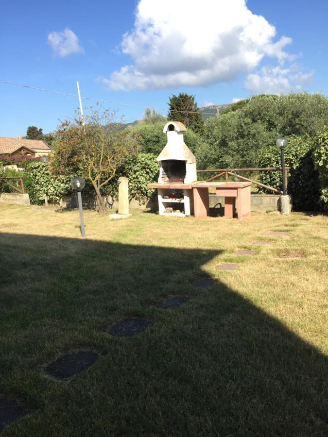 La Casa Sotto La Torre Vakantiehuis Chia